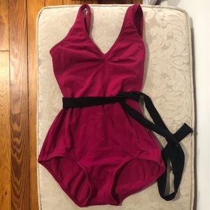 Ballet Beautiful sleeveless leotard with belt size Small wine color